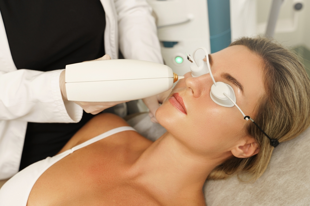 Patient receiving dry eye therapy treatment at Elysian Medspa & Rejuvenation Center
